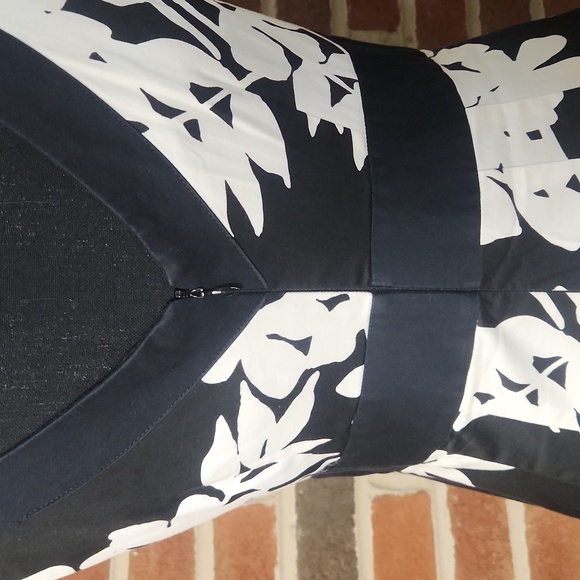 White House Black Market Floral Dress, Size 4 - Picture 5 of 10